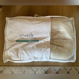NWOT Snuggle Me Lounger With Cream Cover